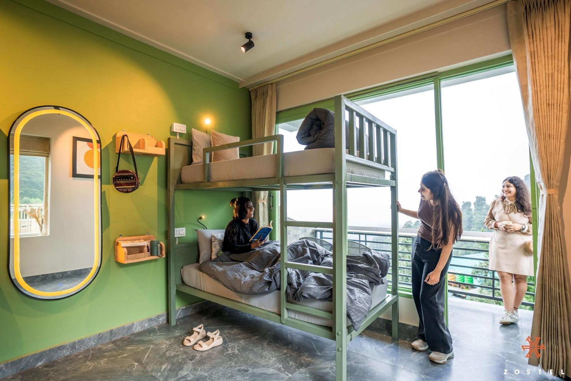 Zostel Dharamkot Hostel McLeod Ganj Bagian luar foto