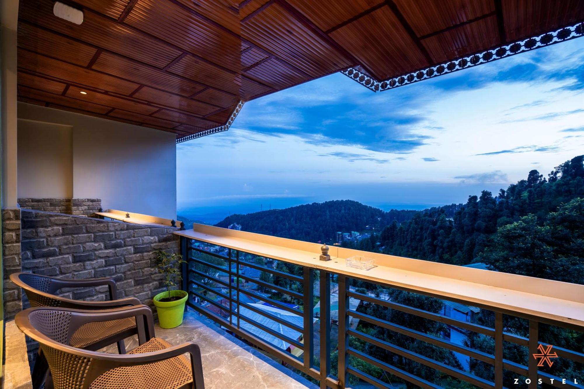 Zostel Dharamkot Hostel McLeod Ganj Bagian luar foto