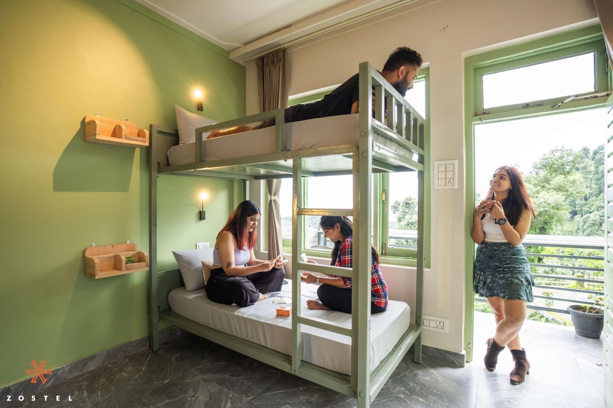 Zostel Dharamkot Hostel McLeod Ganj Bagian luar foto