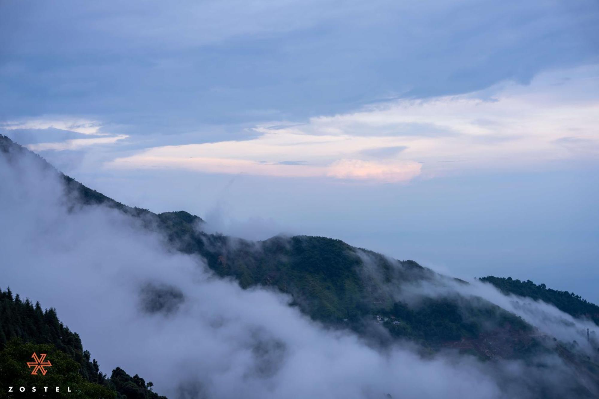 Zostel Dharamkot Hostel McLeod Ganj Bagian luar foto