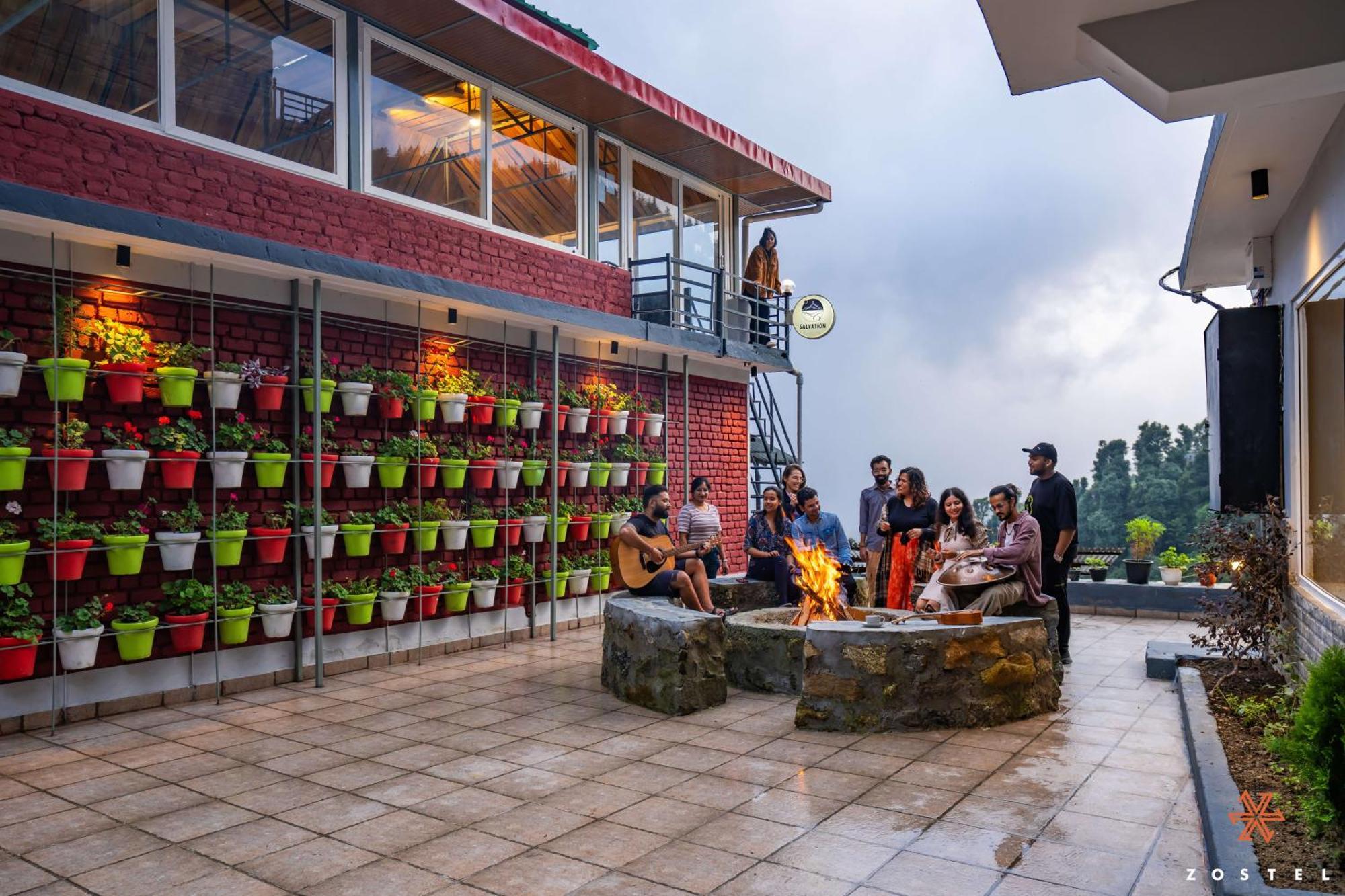 Zostel Dharamkot Hostel McLeod Ganj Bagian luar foto